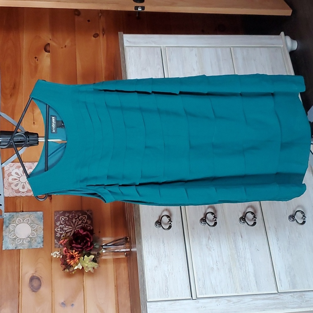 Sleeveless dress